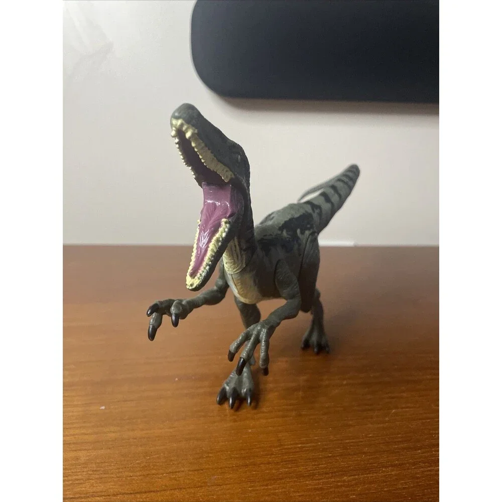Hasbro Jurassic World 2015 JW Velociraptor Dinosaur Raptor Gray Action Figure 7”